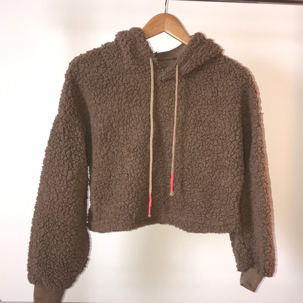 CROPPED HOODED TEDDY SWEATSHIRT